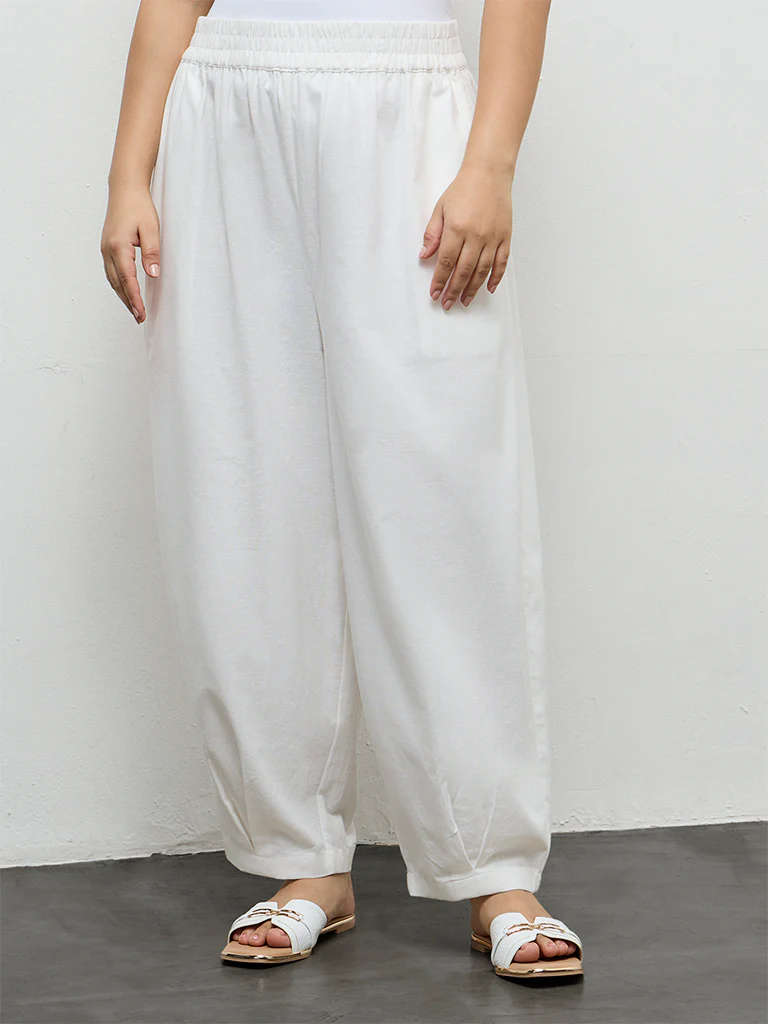 Diza Off-White Solid Cotton Pants