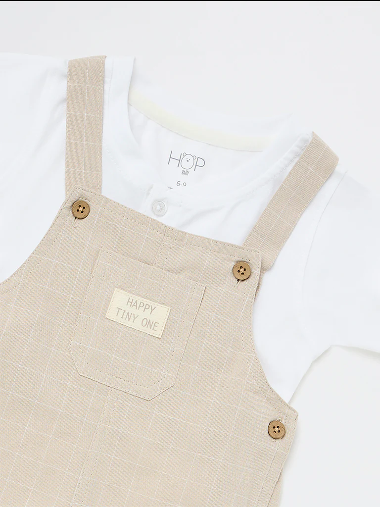 HOP Baby Boys Beige Checkered Cotton-Blend Dungaree and T-Shirt Set - Image 4