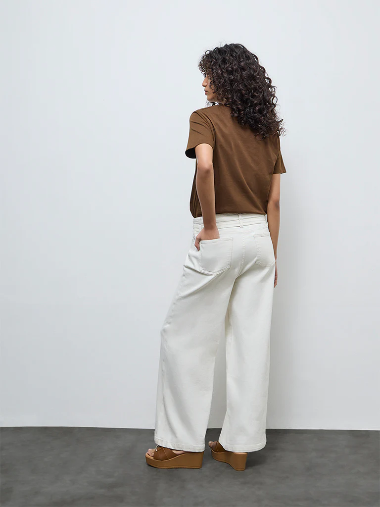 LOV Off-White High-Rise Flared Jeans with Belt - Image 4