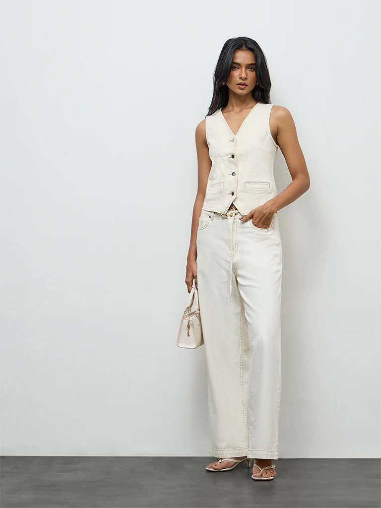 LOV Off-White High-Rise Jeans with Belt