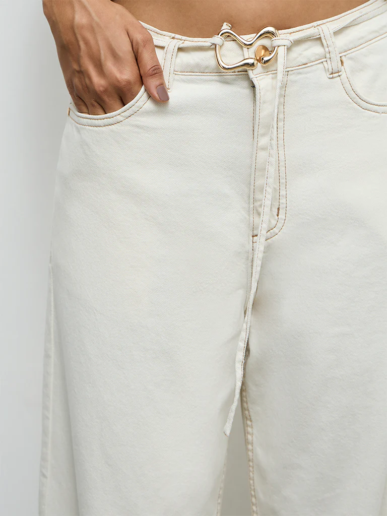 LOV Off-White High-Rise Jeans with Belt - Image 3