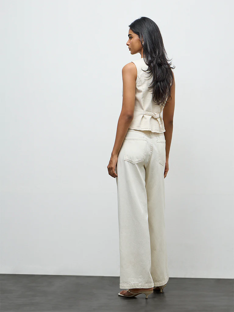 LOV Off-White High-Rise Jeans with Belt - Image 4