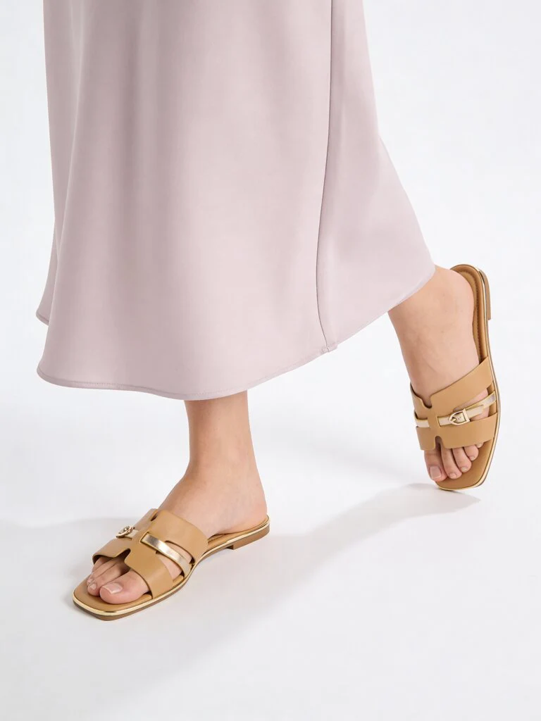 LUNA BLU Beige Buckle-Detailed Slides