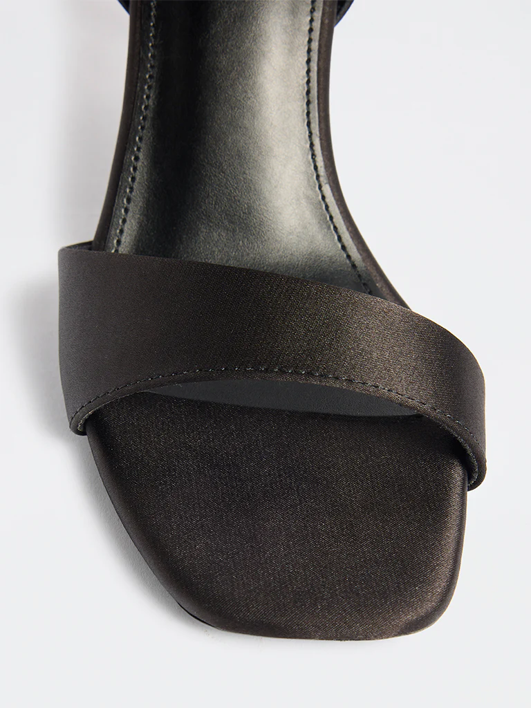 LUNA BLU Black Bow Detailed Sandals - Image 4