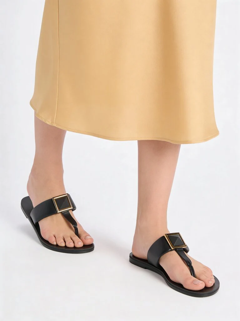 LUNA BLU Black Toe-Loop Slides
