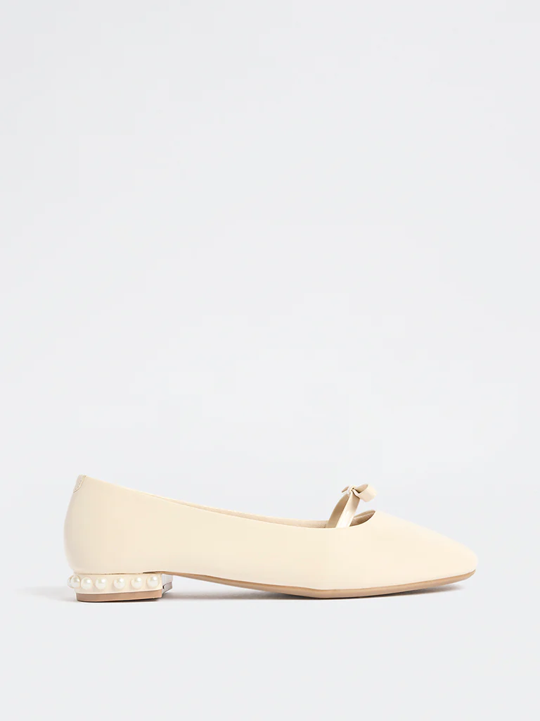 LUNA BLU Ivory Bow-Detailed Ballerina