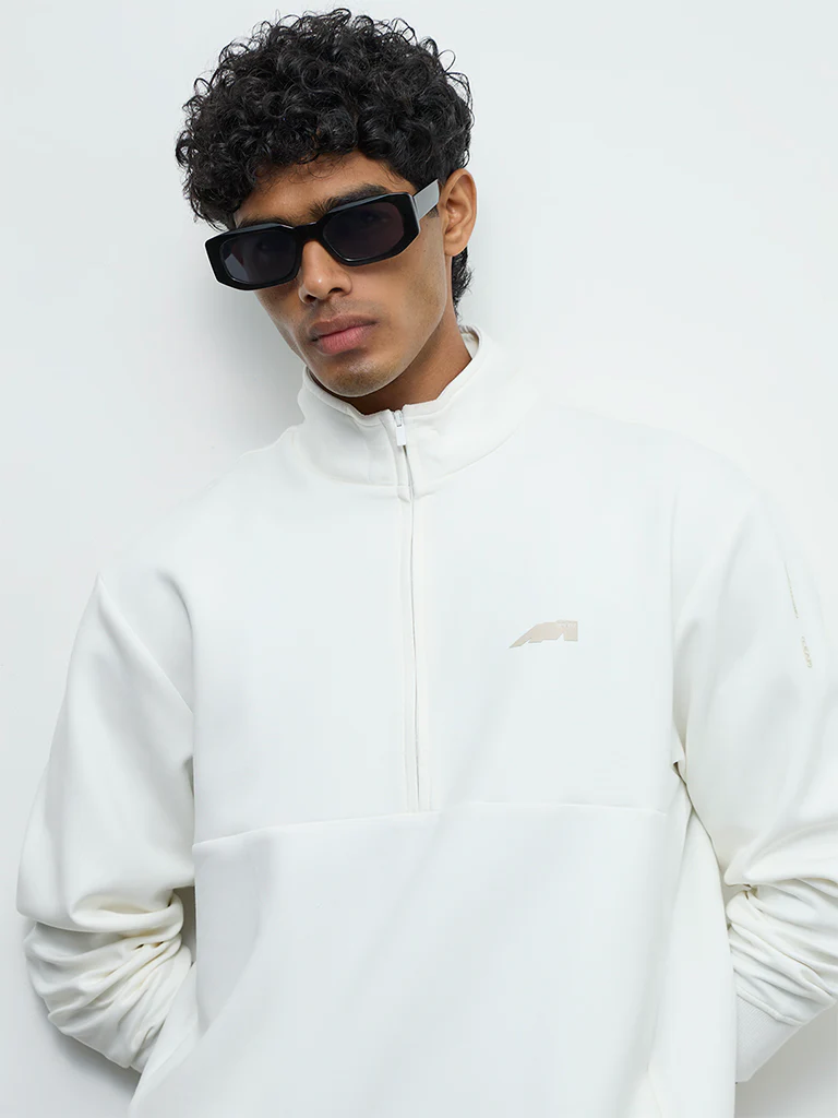 Nuoflexx Off-White Text Detailed Relaxed-Fit Sweatshirt - Image 4