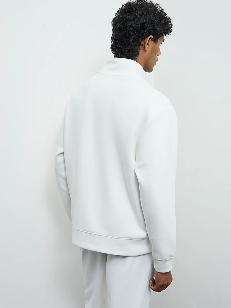 Nuoflexx Off-White Text Detailed Relaxed-Fit Sweatshirt - Image 5