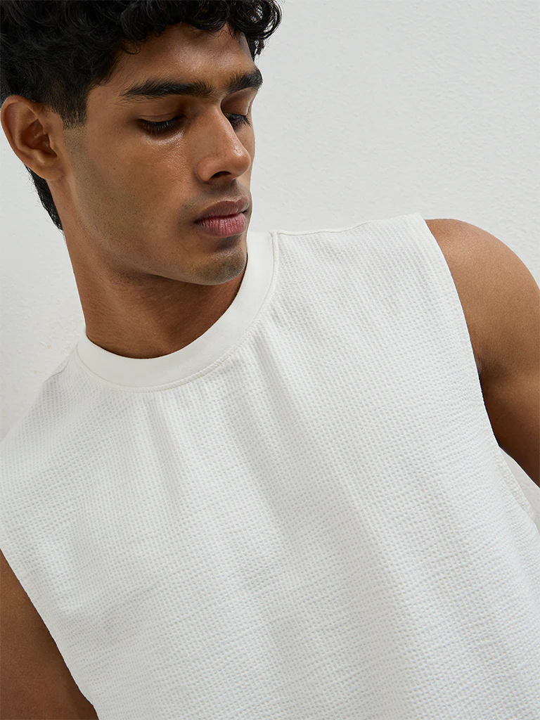 Nuoflexx Off-White Textured Relaxed-Fit Cotton-Blend T-Shirt - Image 4