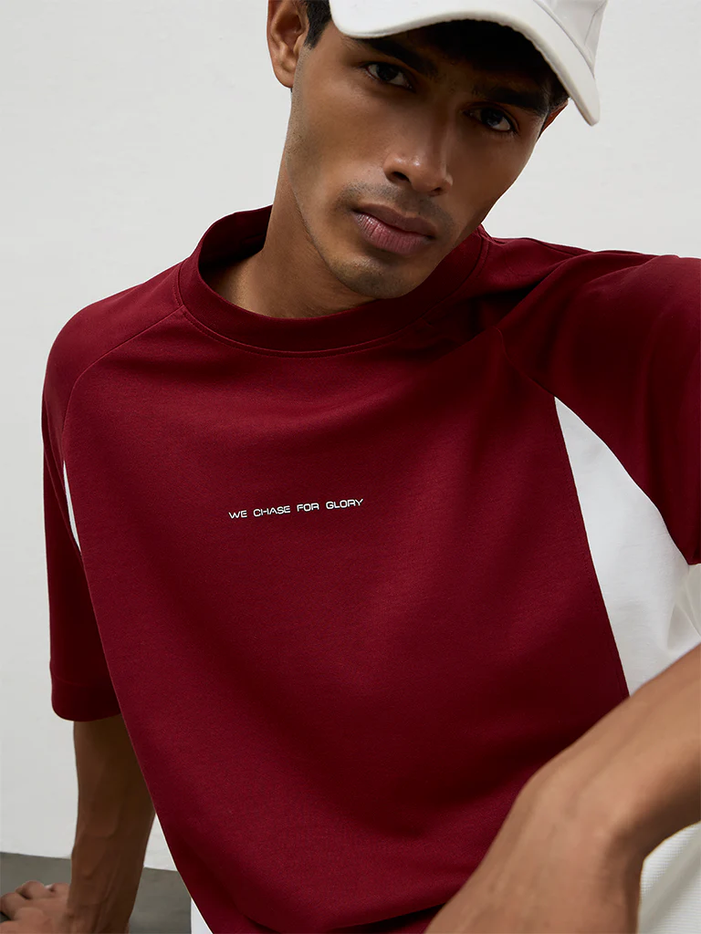 Nuoflexx Red Stripe-Design Relaxed Fit T-Shirt - Image 3