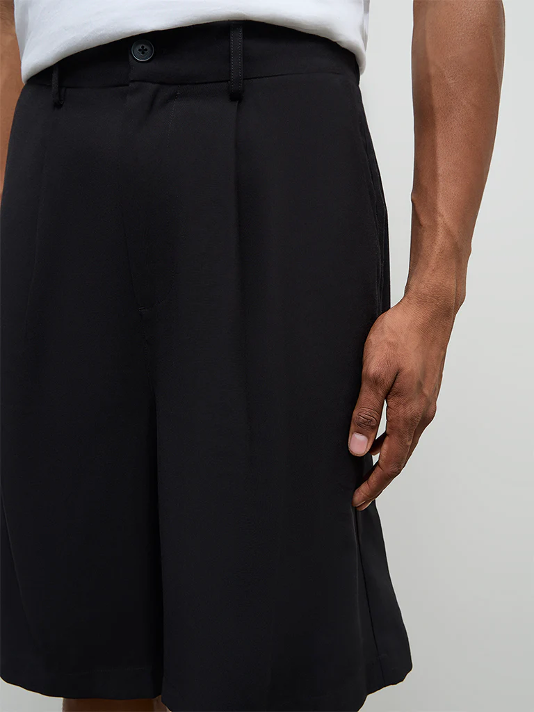 Nuon Black Pleated Relaxed-Fit Shorts - Image 4
