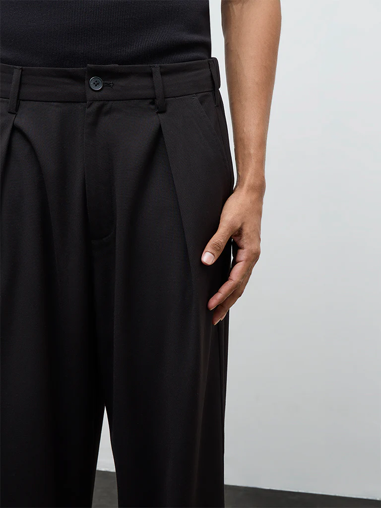 Nuon Black Solid Relaxed-Fit Mid-Rise Trousers - Image 4