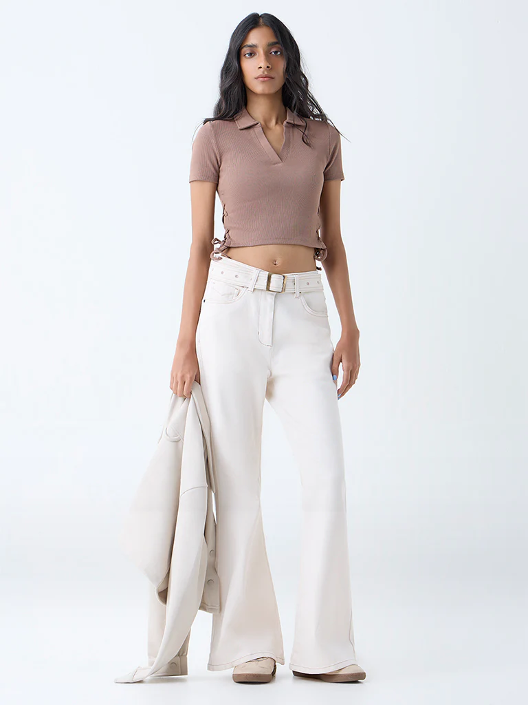 Nuon Off-White Mid-Rise Bootcut Jeans with Belt