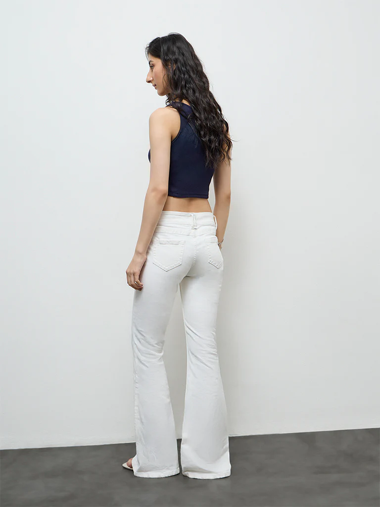 Nuon Off-White Mid-Rise Flared Jeans - Image 4