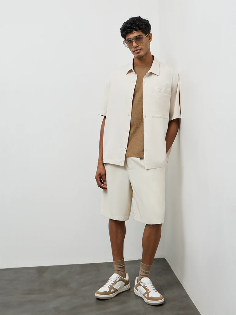 Nuon Off-White Pleated Relaxed-Fit Mid-Rise Shorts