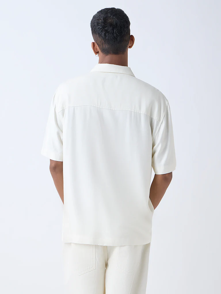 Nuon Off-White Solid Relaxed-Fit Shirt - Image 4