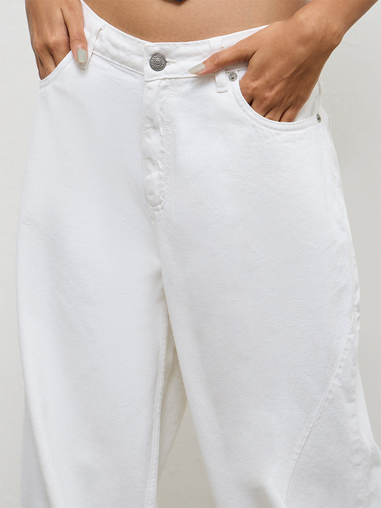 Nuon White Straight-Fit High-Rise Jeans - Image 3