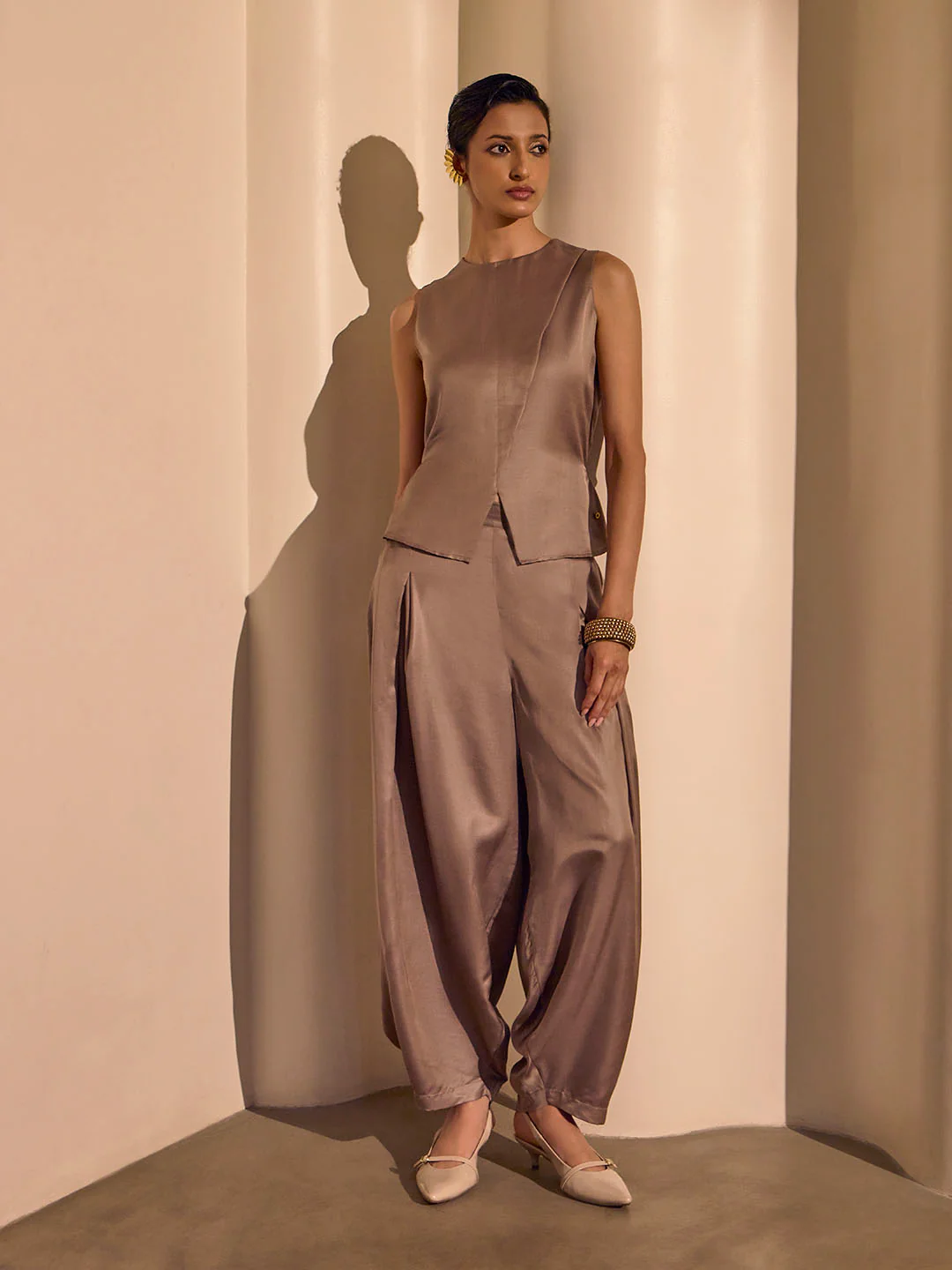 Solid Barrel-Leg Pants – Brown - Image 2