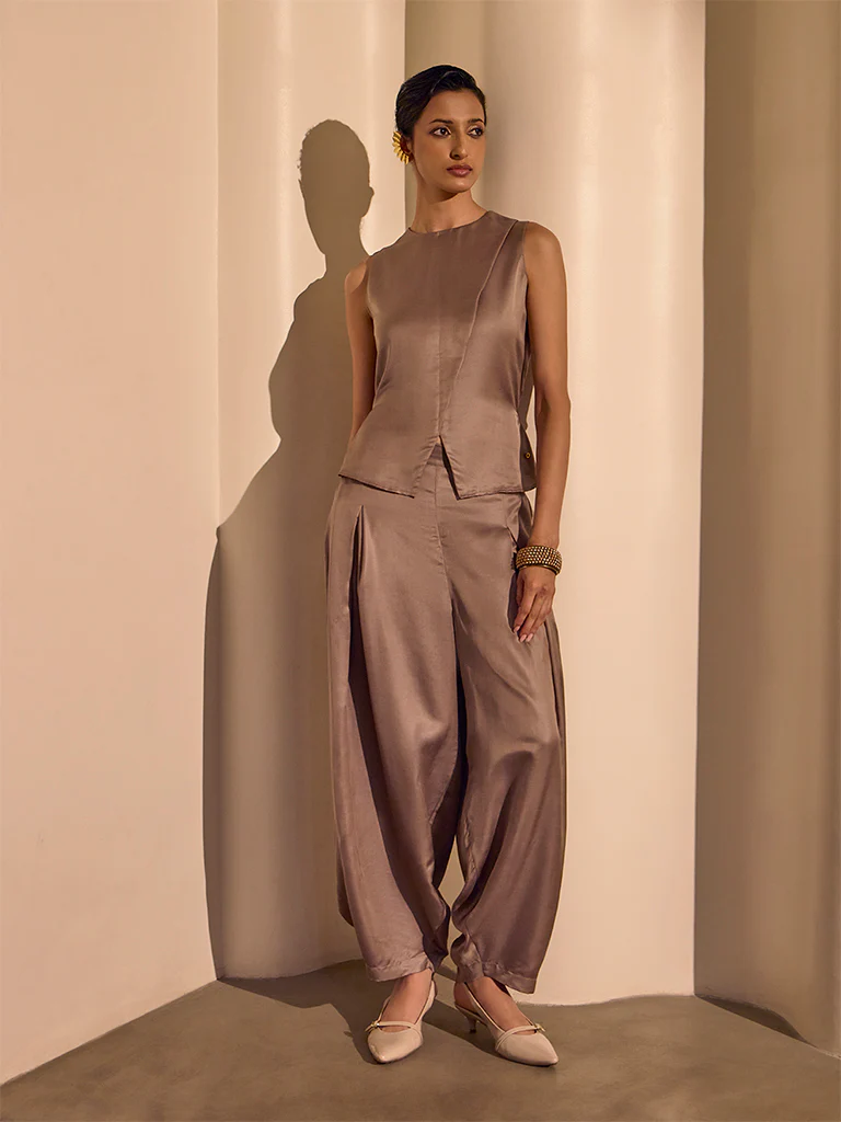 Solid Barrel-Leg Pants – Brown - Image 3