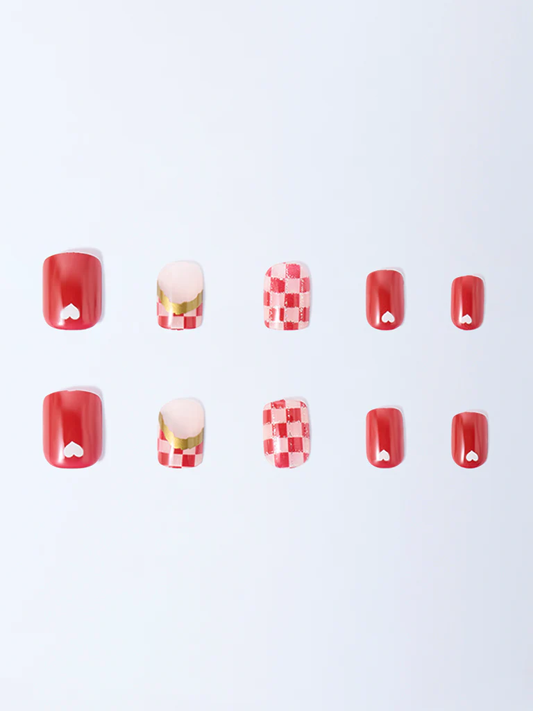 Studiowest Holiday Themed Press-On Nail Set