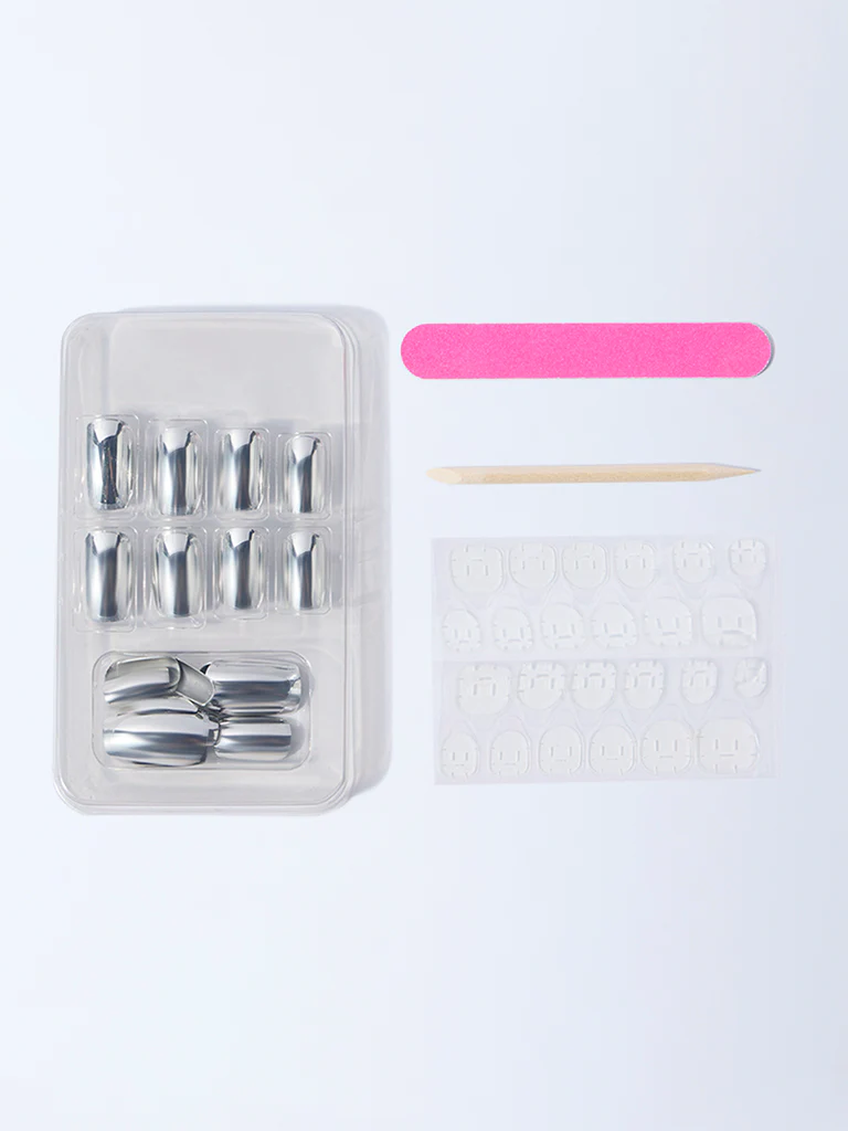 Studiowest Silver Metal Press-On Nail Set - Image 2