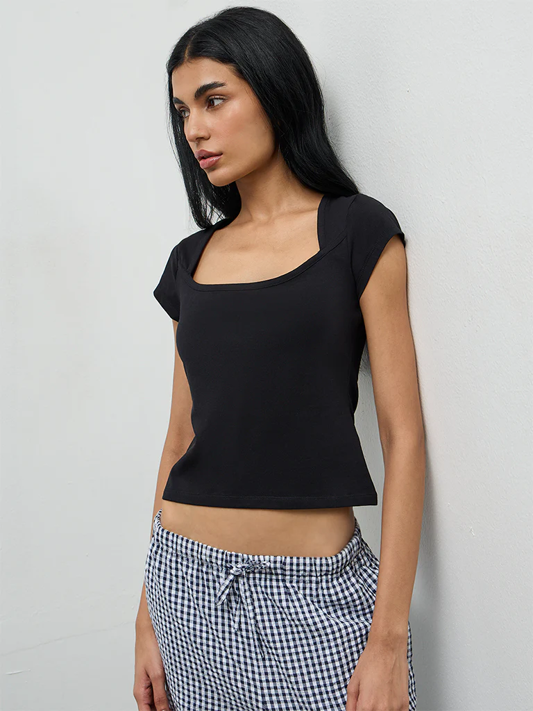 Superstar Black Solid Cotton-Blend Top