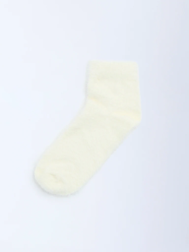 Superstar White Fur-Textured Ankle Socks