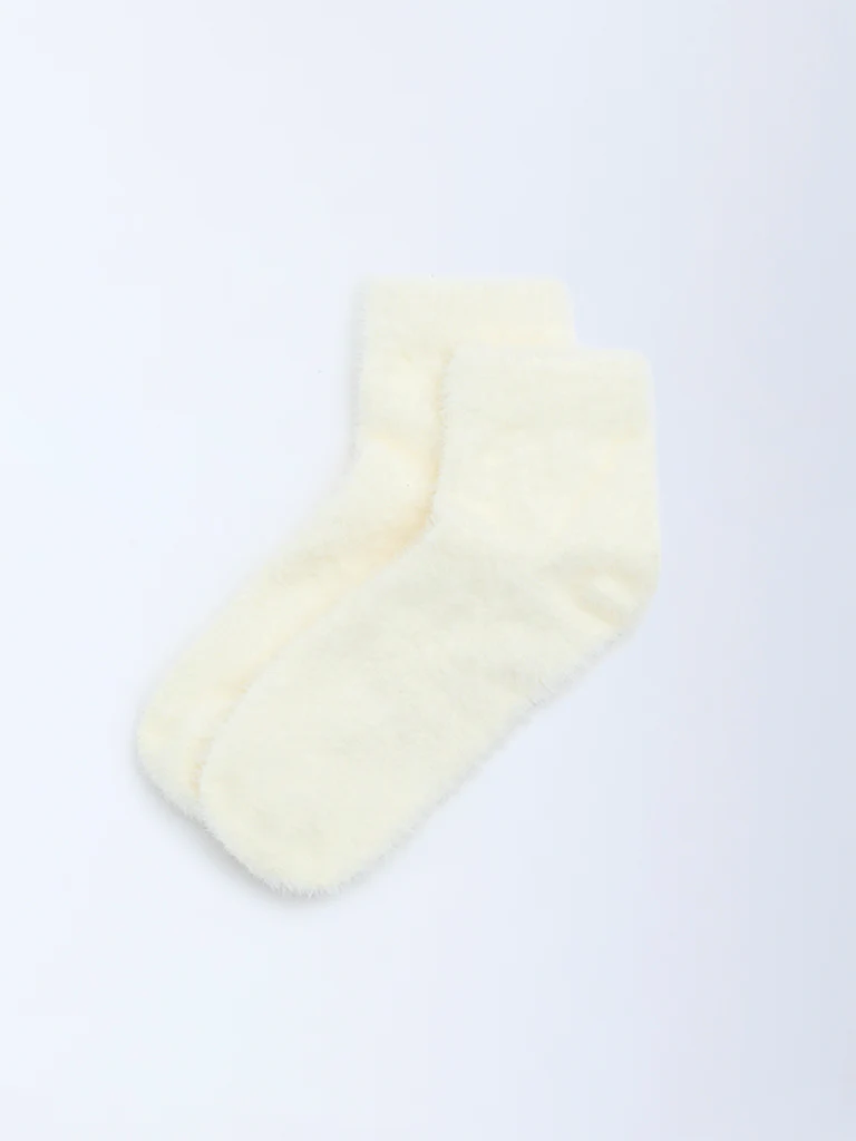 Superstar White Fur-Textured Ankle Socks - Image 2