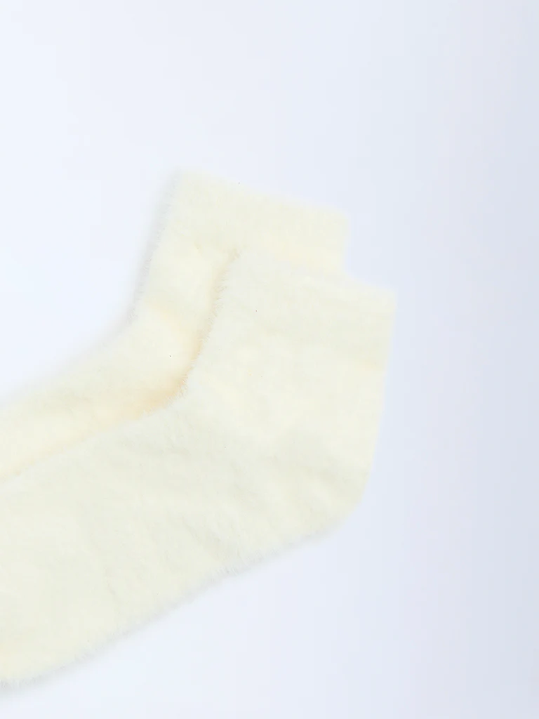 Superstar White Fur-Textured Ankle Socks - Image 3