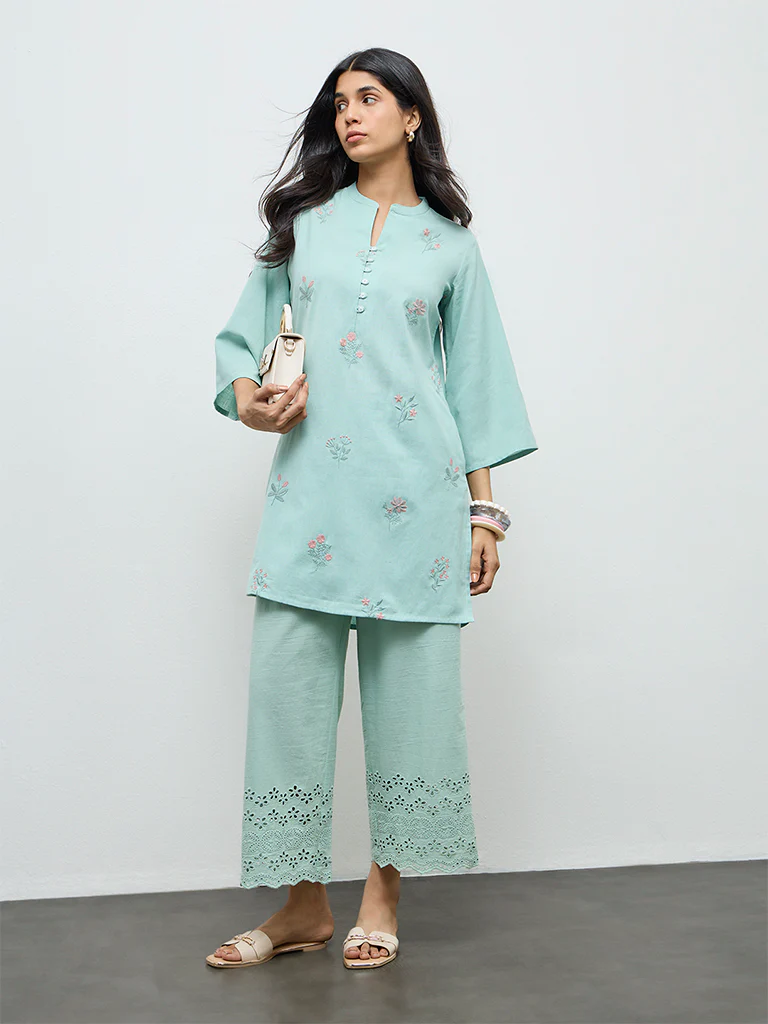 Utsa Aqua Floral Embroidered Cotton-Blend Straight Kurta