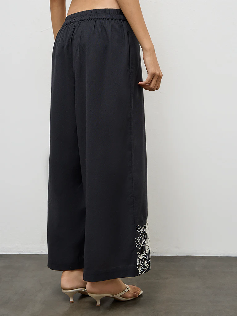 Utsa Black Floral Printed Cotton-Blend Pants - Image 4