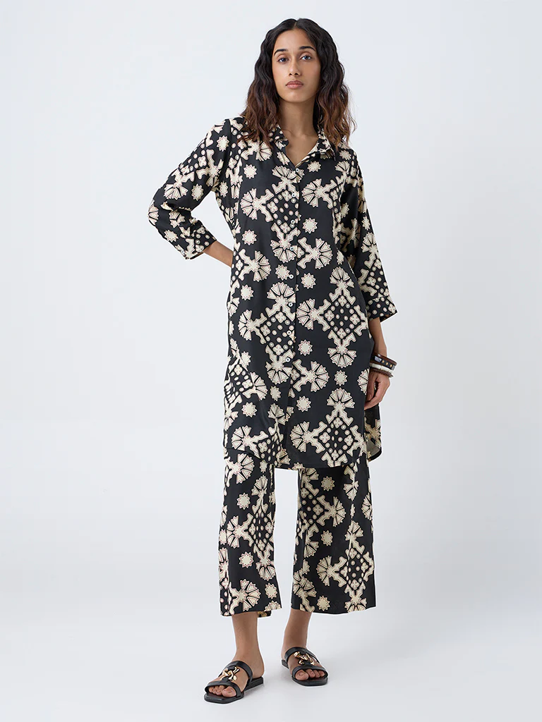 Utsa Black Geometric Printed Pants - Image 2