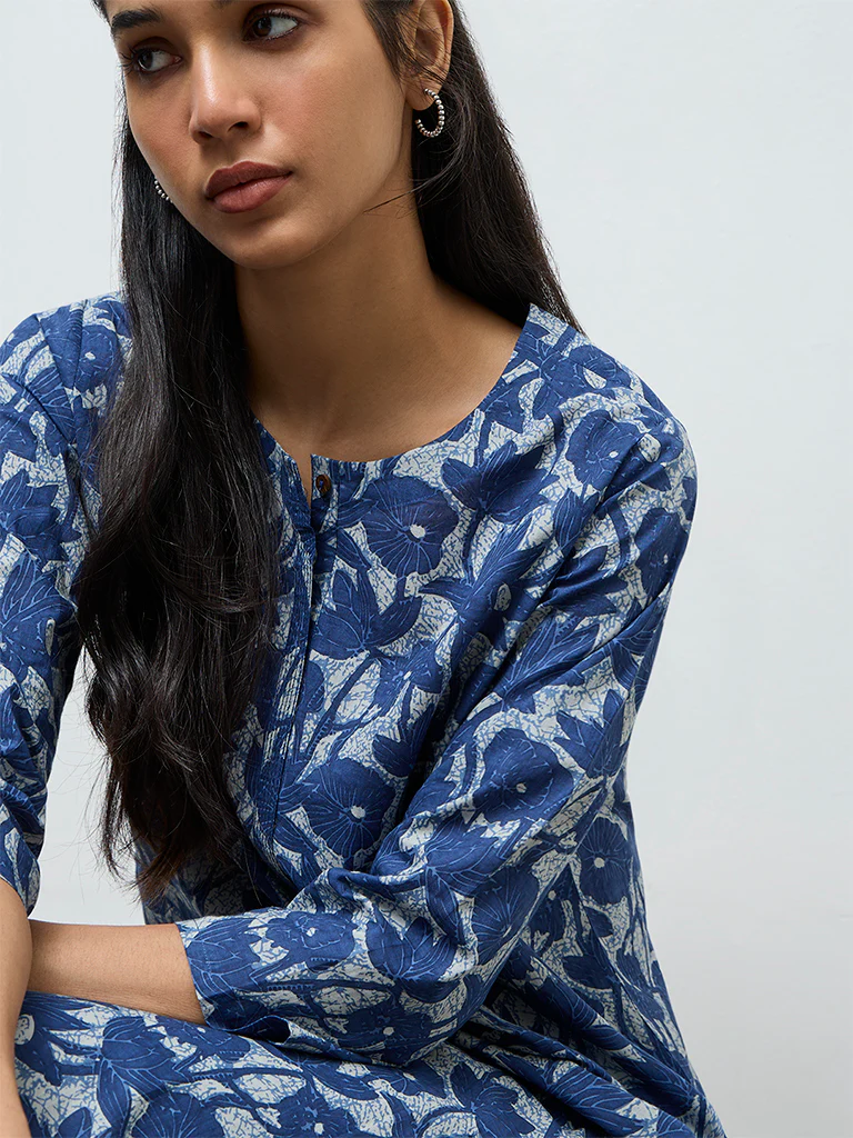 Utsa Indigo Floral Printed Cotton Straight Kurta - Image 3