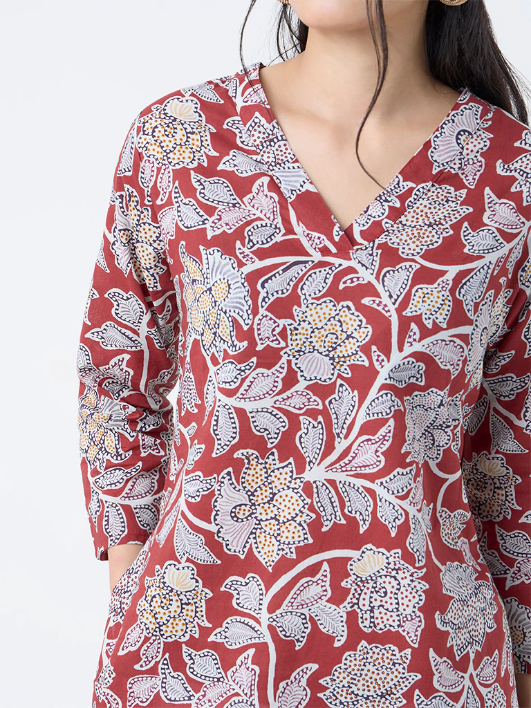 Utsa Maroon Floral Pattern Straight Cotton Kurta - Image 3