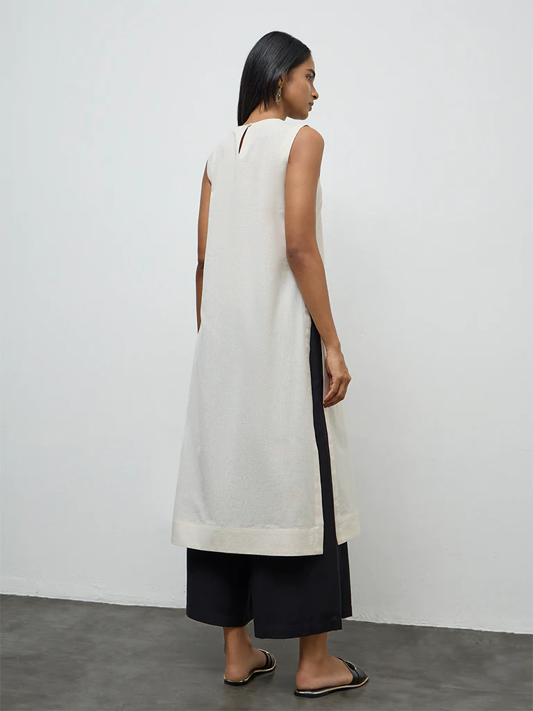 Utsa Off-White Floral Embroidered Cotton-Blend A-Line Kurta - Image 4