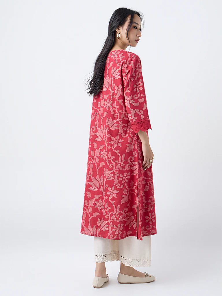 Utsa Red Floral Detailed Cotton-Blend A-Line Kurta - Image 4