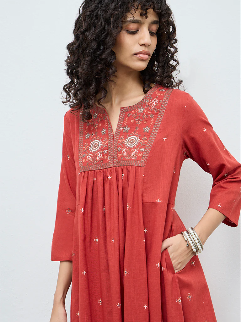 Utsa Red Floral Embroidered Cotton Anarkali Kurta - Image 3