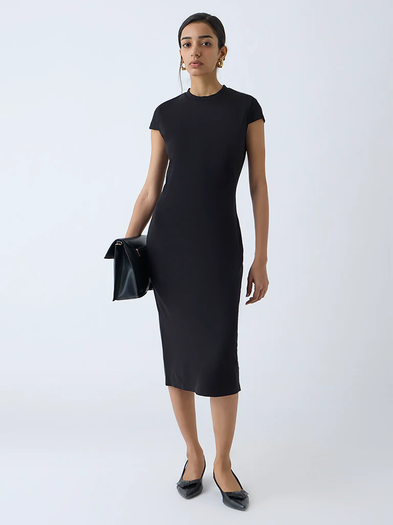 Wardrobe Black Solid Straight Dress