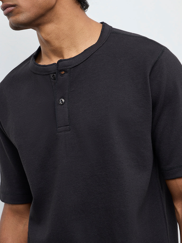 WES Casuals Black Textured Relaxed Fit Cotton-Blend T-Shirt - Image 4