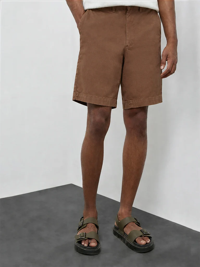 WES Casuals Brown Relaxed-Fit Mid-Rise Cotton-Blend Carpenter Shorts - Image 3