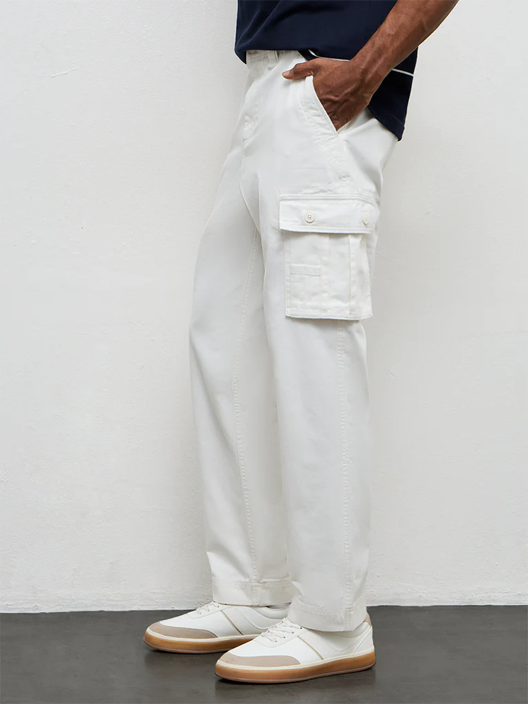 WES Casuals Off-White Relaxed-Fit Mid-Rise Cotton Cargo Pants - Image 3
