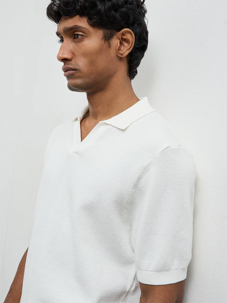 WES Casuals Off-White Solid Relaxed-Fit T-Shirt - Image 3