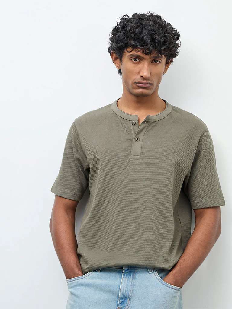 WES Casuals Olive Textured Relaxed Fit Cotton-Blend T-Shirt - Image 3