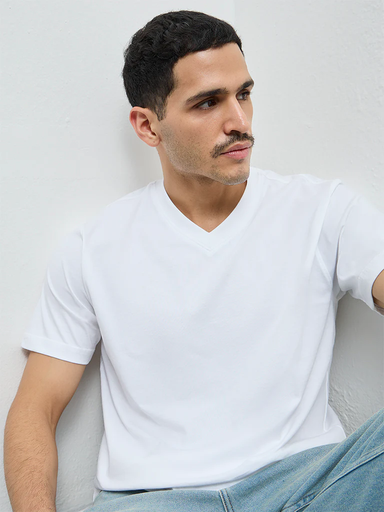 WES Casuals White Solid Slim-Fit Cotton T-Shirt