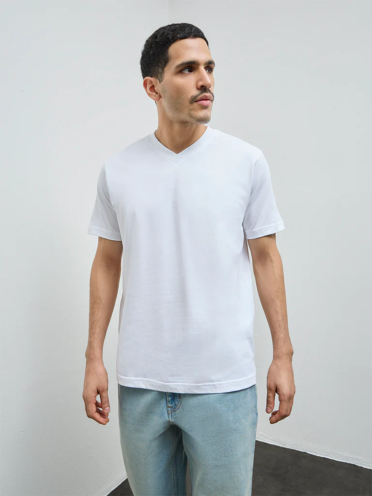 WES Casuals White Solid Slim-Fit Cotton T-Shirt - Image 4