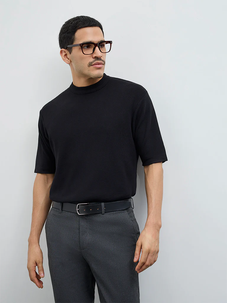 WES Formals Black Solid Slim-Fit T-Shirt - Image 4