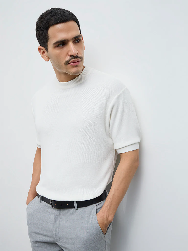 WES Formals Off-White Solid Slim-Fit T-Shirt