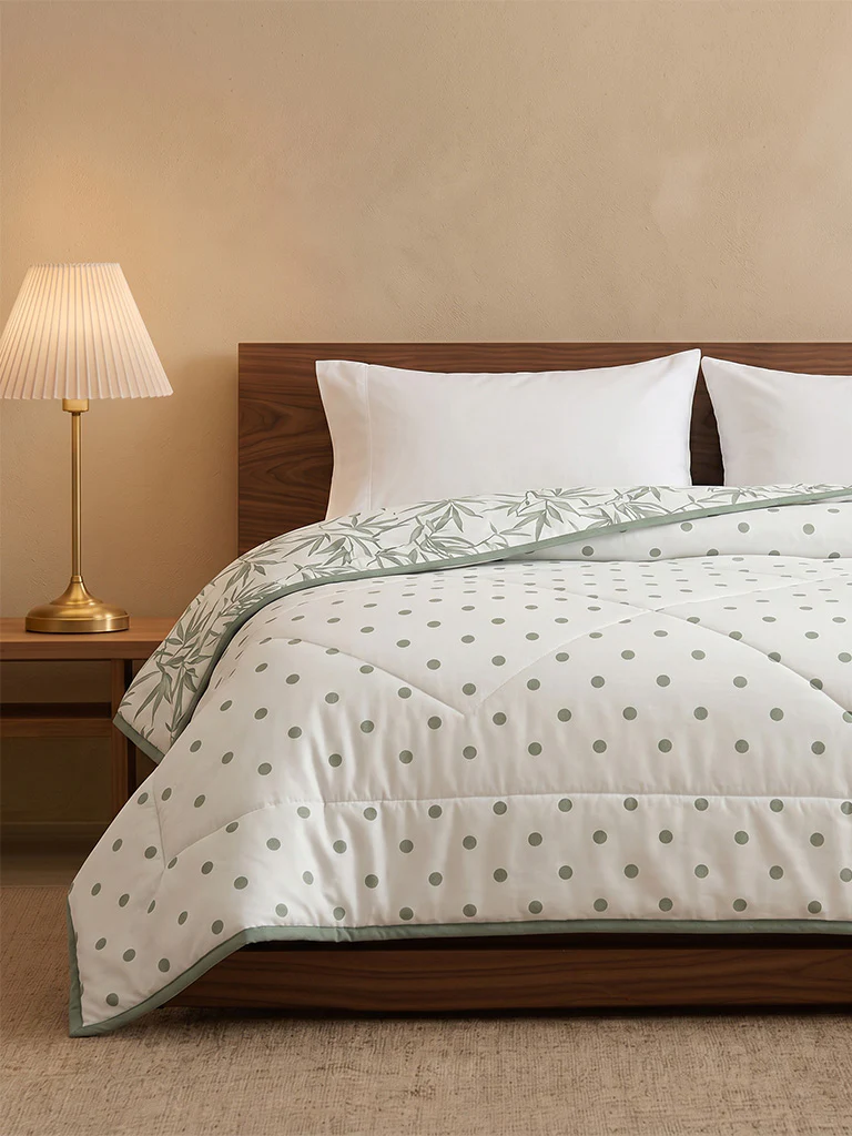 Westside Home Green Bamboo Leaf Reversible Queen Bed Comforter