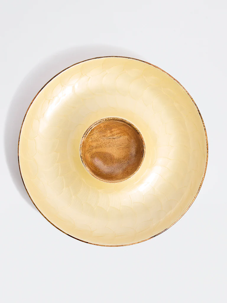 Westside Home Yellow Shell Design Wooden Chip and Dip