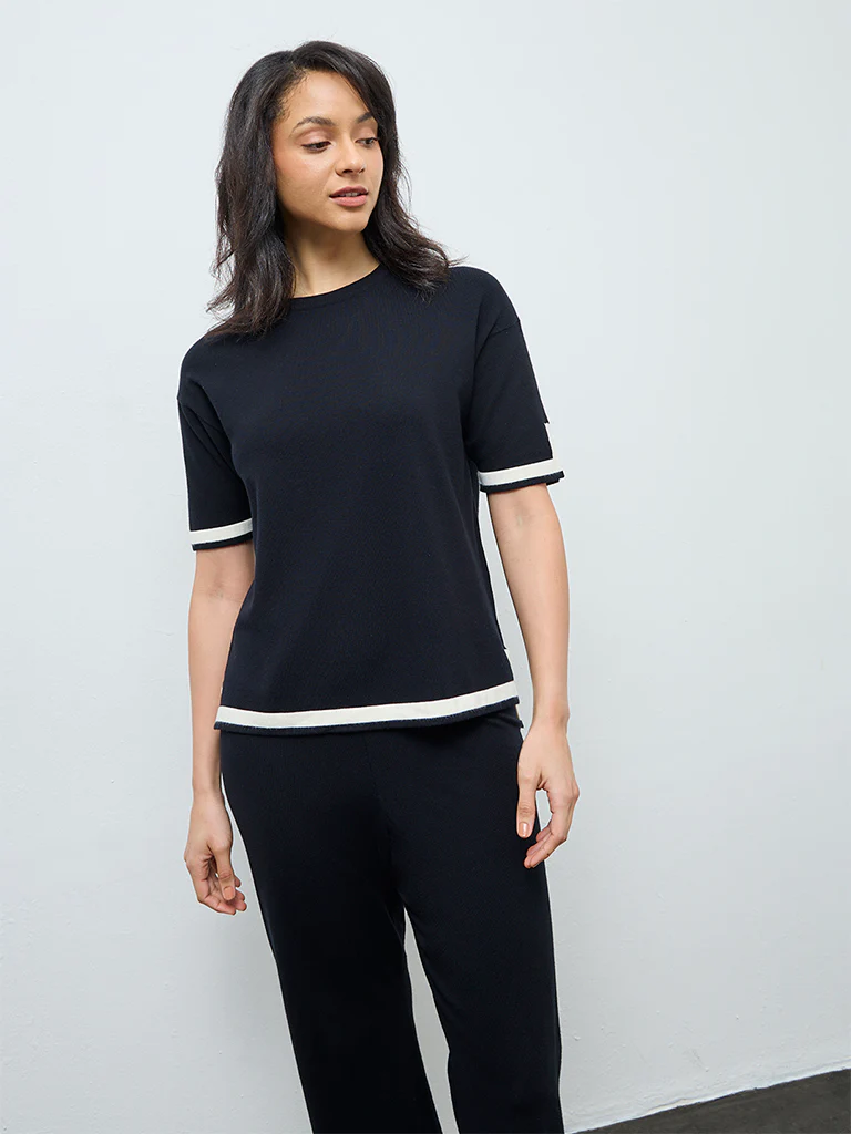 Wunderlove Black Contrast-Detail Top
